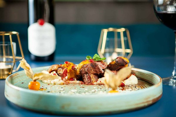 Comment organiser un tour gastronomique pour découvrir les spécialités régionales de la Provence, France ?